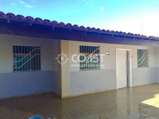 VENDO Casa na Aruana com 3 quartos, sendo 1 suíte, e garagem