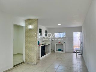VENDO Casa na Aruana com 3 quartos, sendo 1 suíte, e garagem