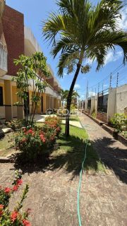 VENDO CASA EM COND. FRENTE MAR, 4 QUARTOS SENDO 2 SUÍTES.