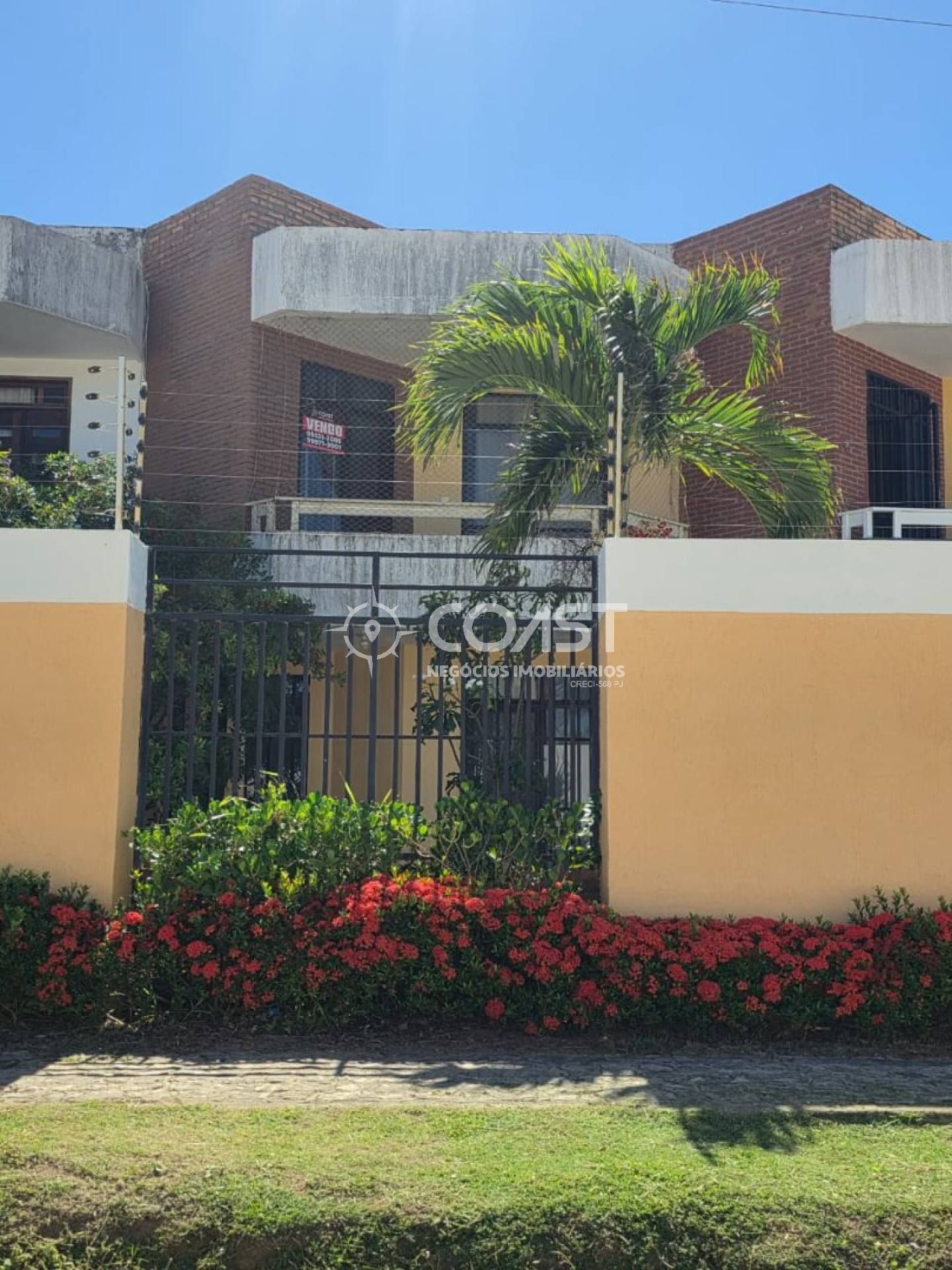 Casa Frente para o Mar em Cond. Fechado