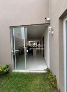 Casa Impecável na Aruana – Terreno Amplo, Acabamento de Luxo e Pronta para Morar a Apenas 5 Minutos da Praia