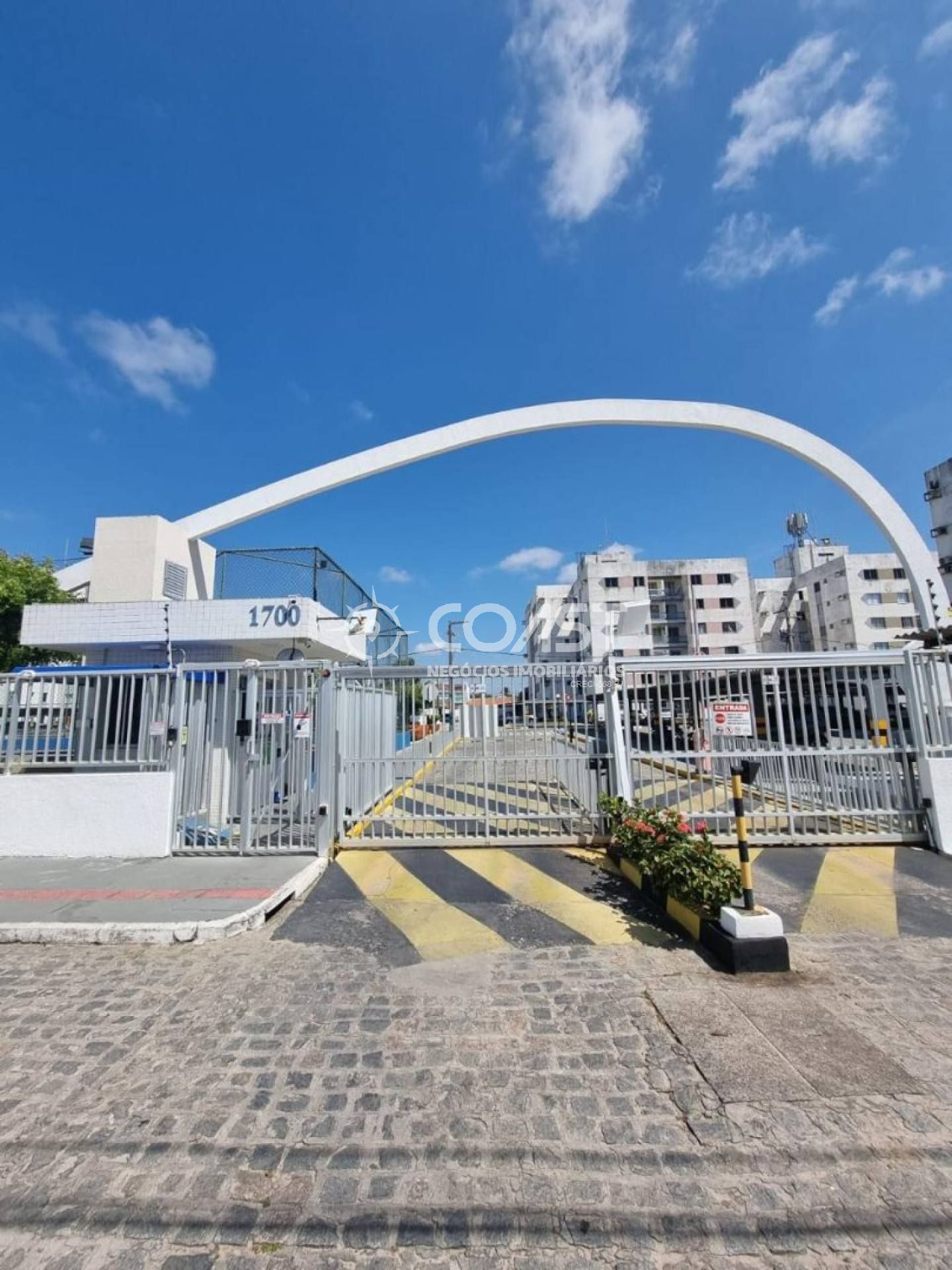 APARTAMENTO MOBILIADO COM 3/4 NO CONDOMÍNIO MAR DE ARUANA I