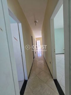 Vendo Casa 3 Quartos c/ Suíte e Quintal Amplo, Próximo ao Shopping Praia Sul.