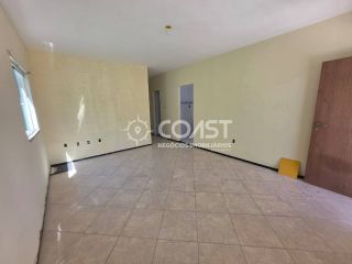 Vendo Casa 3 Quartos c/ Suíte e Quintal Amplo, Próximo ao Shopping Praia Sul.