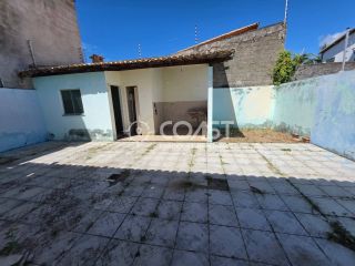 Vendo Casa 3 Quartos c/ Suíte e Quintal Amplo, Próximo ao Shopping Praia Sul.