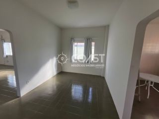 Vendo Casa Espaçosa com 3 Pavimentos e Terraço – Excelente Oportunidade!