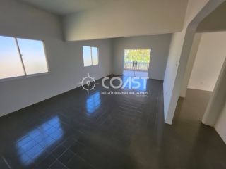 Vendo Casa Espaçosa com 3 Pavimentos e Terraço – Excelente Oportunidade!