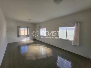 Vendo Casa Espaçosa com 3 Pavimentos e Terraço – Excelente Oportunidade!