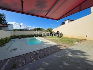 Vendo Casa Espaçosa com 3 Pavimentos e Terraço – Excelente Oportunidade!