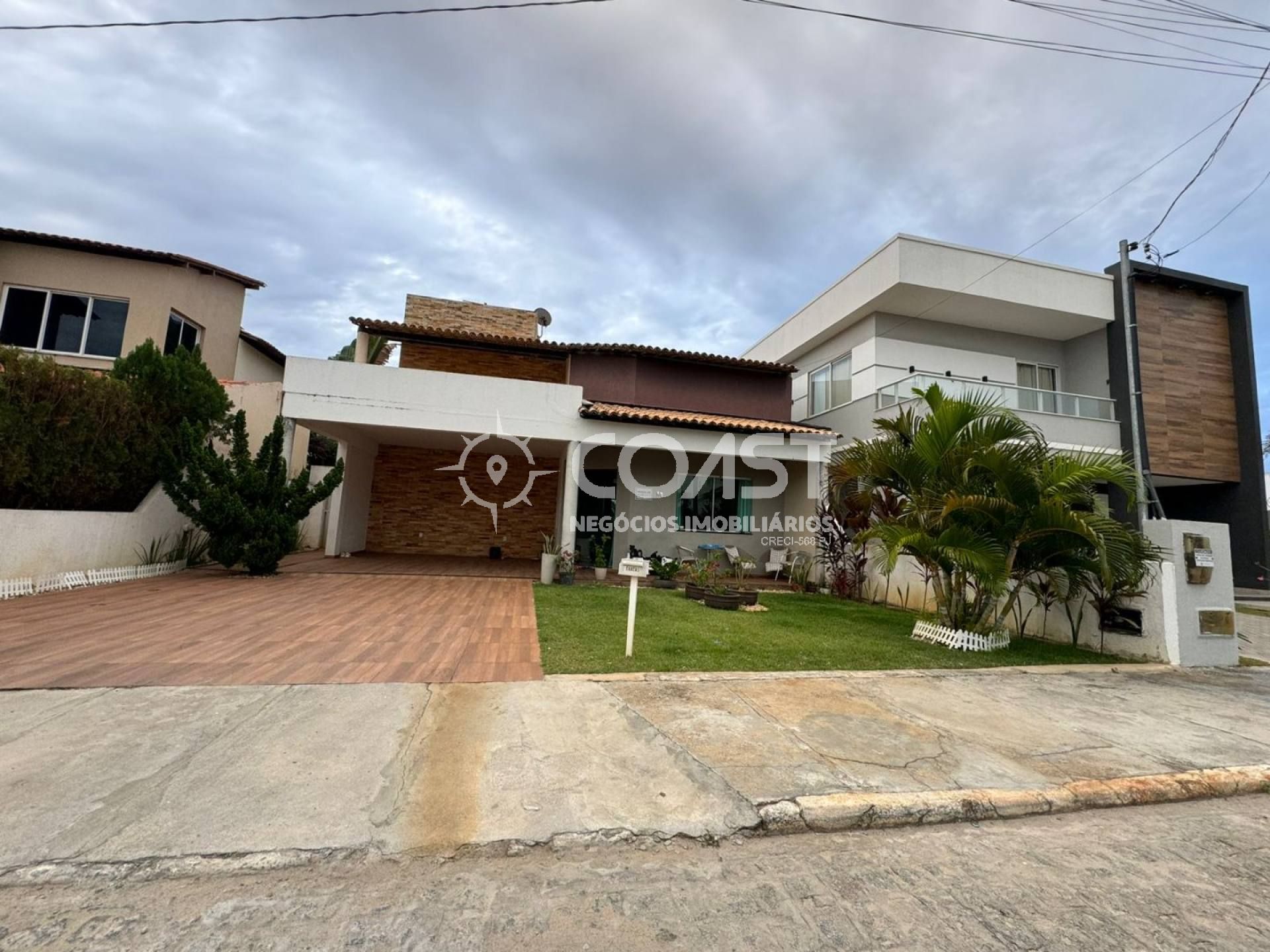 Casa de Alto Padrão com 5 Quartos no Costa Marina