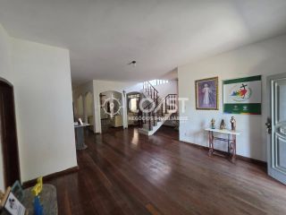 Vendo imóvel comercial no São José: 8 quartos, 3 suítes e 12 vagas.