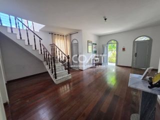Vendo imóvel comercial no São José: 8 quartos, 3 suítes e 12 vagas.