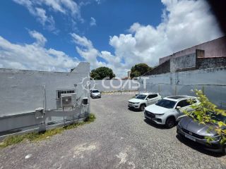 Vendo imóvel comercial no São José: 8 quartos, 3 suítes e 12 vagas.
