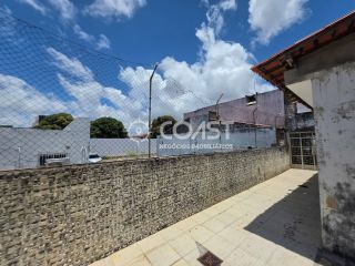 Vendo imóvel comercial no São José: 8 quartos, 3 suítes e 12 vagas.