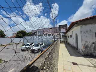 Vendo imóvel comercial no São José: 8 quartos, 3 suítes e 12 vagas.