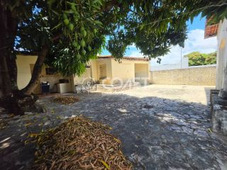 Vendo imóvel comercial no São José: 8 quartos, 3 suítes e 12 vagas.