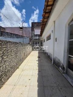 Vendo imóvel comercial no São José: 8 quartos, 3 suítes e 12 vagas.