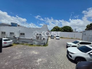Vendo imóvel comercial no São José: 8 quartos, 3 suítes e 12 vagas.
