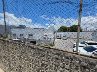 Vendo imóvel comercial no São José: 8 quartos, 3 suítes e 12 vagas.