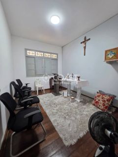 Vendo imóvel comercial no São José: 8 quartos, 3 suítes e 12 vagas.