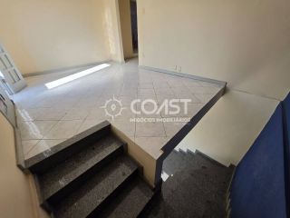 ALUGA-SE CASA AMPLA NA FAROLÂNDIA COM 5 QUARTOS, SUÍTE E 2 VAGAS DE GARAGEM!