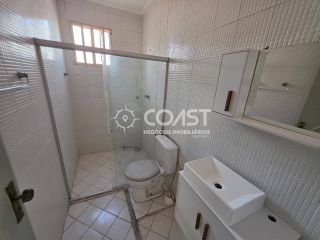ALUGA-SE CASA AMPLA NA FAROLÂNDIA COM 5 QUARTOS, SUÍTE E 2 VAGAS DE GARAGEM!