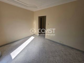 ALUGA-SE CASA AMPLA NA FAROLÂNDIA COM 5 QUARTOS, SUÍTE E 2 VAGAS DE GARAGEM!