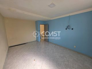 ALUGA-SE CASA AMPLA NA FAROLÂNDIA COM 5 QUARTOS, SUÍTE E 2 VAGAS DE GARAGEM!