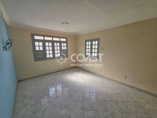 ALUGA-SE CASA AMPLA NA FAROLÂNDIA COM 5 QUARTOS, SUÍTE E 2 VAGAS DE GARAGEM!