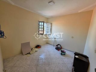 ALUGA-SE CASA AMPLA NA FAROLÂNDIA COM 5 QUARTOS, SUÍTE E 2 VAGAS DE GARAGEM!