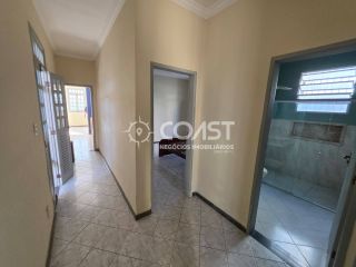 ALUGA-SE CASA AMPLA NA FAROLÂNDIA COM 5 QUARTOS, SUÍTE E 2 VAGAS DE GARAGEM!