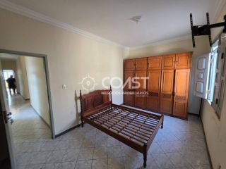 ALUGA-SE CASA AMPLA NA FAROLÂNDIA COM 5 QUARTOS, SUÍTE E 2 VAGAS DE GARAGEM!