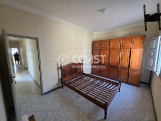 ALUGA-SE CASA AMPLA NA FAROLÂNDIA COM 5 QUARTOS, SUÍTE E 2 VAGAS DE GARAGEM!