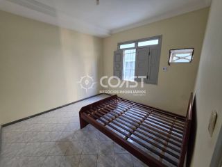 ALUGA-SE CASA AMPLA NA FAROLÂNDIA COM 5 QUARTOS, SUÍTE E 2 VAGAS DE GARAGEM!