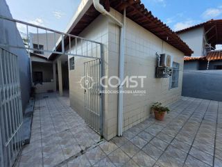 ALUGA-SE CASA AMPLA NA FAROLÂNDIA COM 5 QUARTOS, SUÍTE E 2 VAGAS DE GARAGEM!