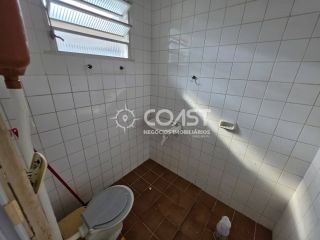 ALUGA-SE CASA AMPLA NA FAROLÂNDIA COM 5 QUARTOS, SUÍTE E 2 VAGAS DE GARAGEM!