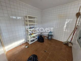 ALUGA-SE CASA AMPLA NA FAROLÂNDIA COM 5 QUARTOS, SUÍTE E 2 VAGAS DE GARAGEM!