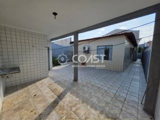 ALUGA-SE CASA AMPLA NA FAROLÂNDIA COM 5 QUARTOS, SUÍTE E 2 VAGAS DE GARAGEM!