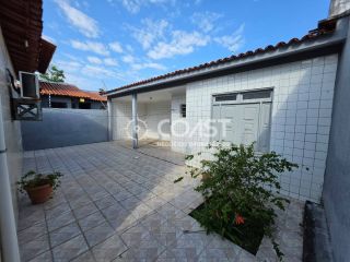 ALUGA-SE CASA AMPLA NA FAROLÂNDIA COM 5 QUARTOS, SUÍTE E 2 VAGAS DE GARAGEM!