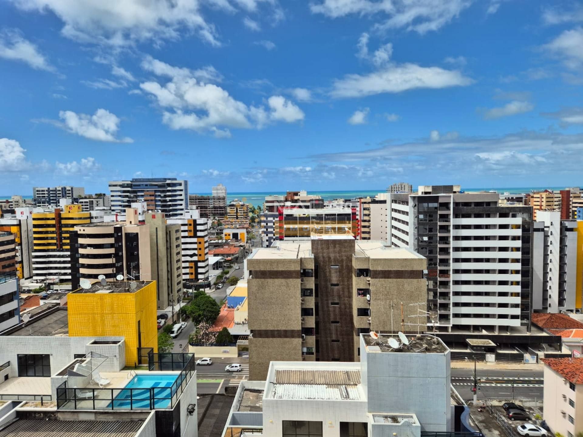 Excelente Apartamento a Venda com 3 quartos (1 suíte) na Ponta Verde em Maceió