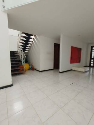 Oportunidade imperdível em Pau Amarelo, Paulista-PE Casa ampla com estrutura completa para conforto e lazer