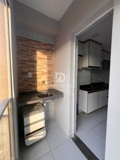 Apartamento 02 Quartos Reformado no Condomínio Space Calhau I