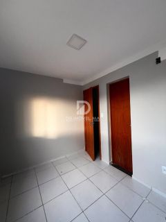 Apartamento 02 Quartos Reformado no Condomínio Space Calhau I