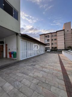 Apartamento 02 Quartos Reformado no Condomínio Space Calhau I