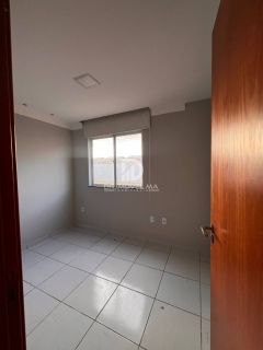 Apartamento 02 Quartos Reformado no Condomínio Space Calhau I