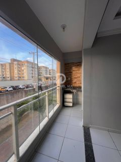 Apartamento 02 Quartos Reformado no Condomínio Space Calhau I