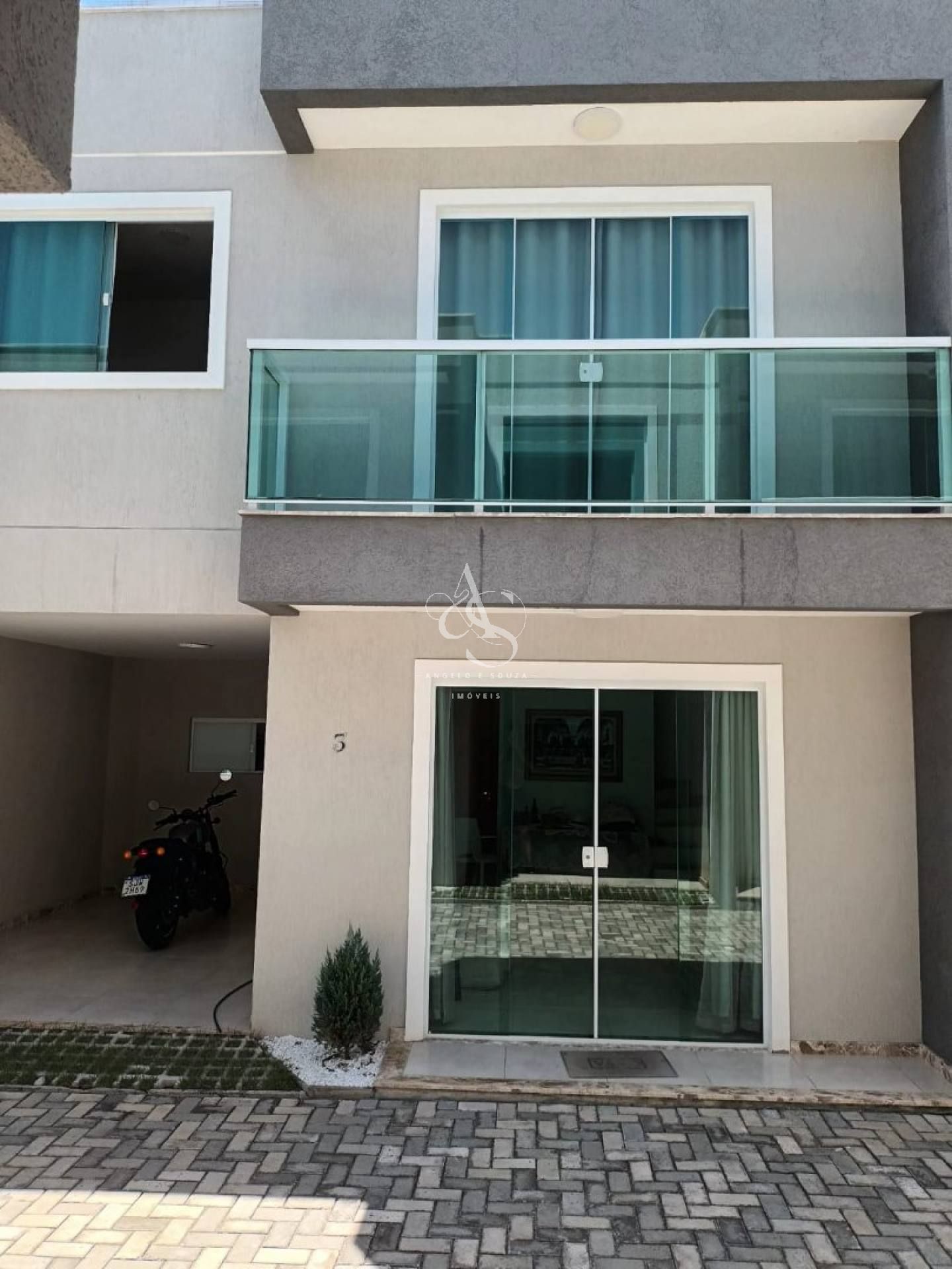 Casa Residencial em Pitangueiras - 3 Quartos (1 Suíte + 2 Suítes Canadenses)