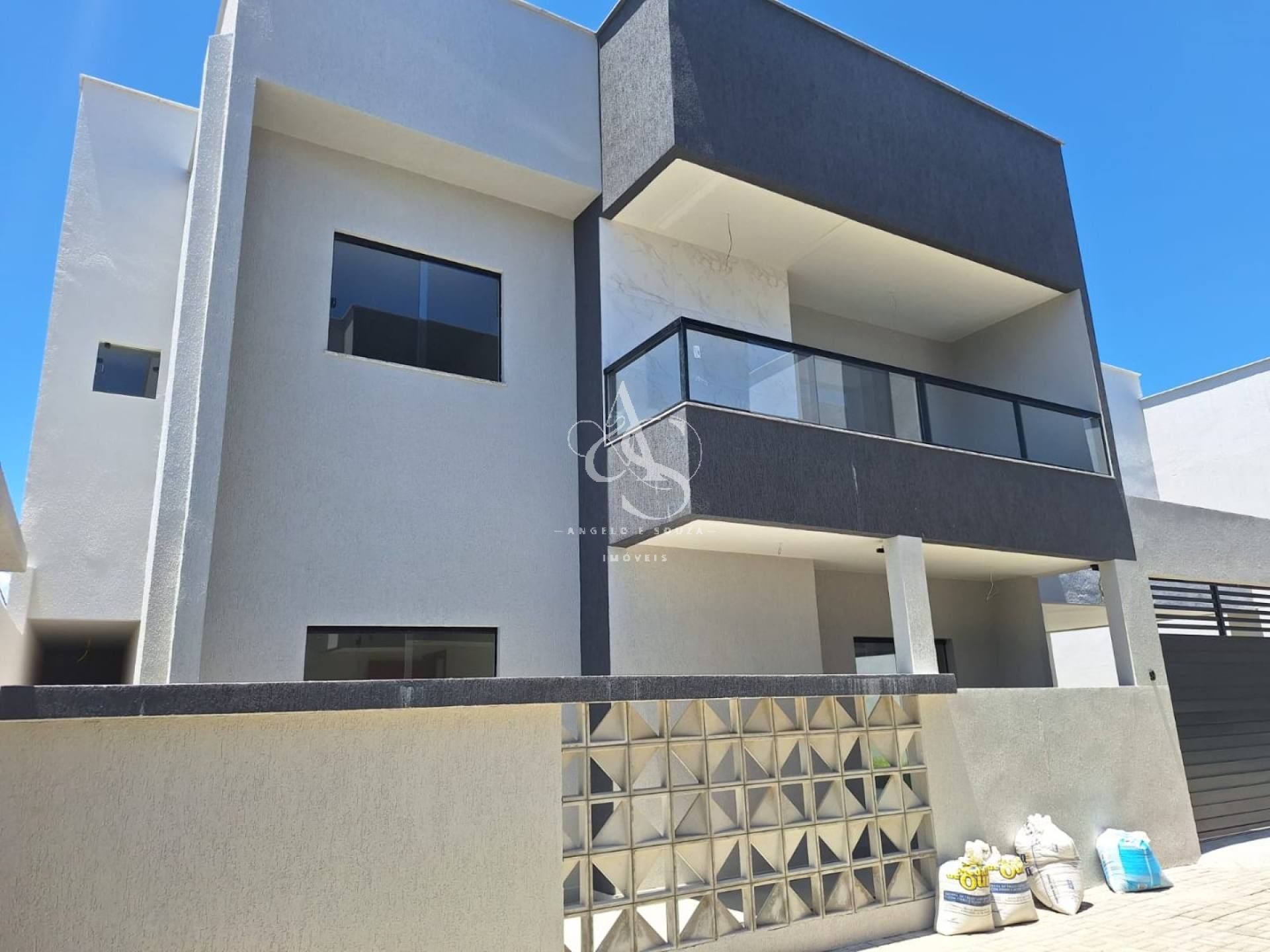 Casa de Condomínio Para Vender com 4 quartos 4 suítes no bairro Buraquinho em Lauro De Freitas