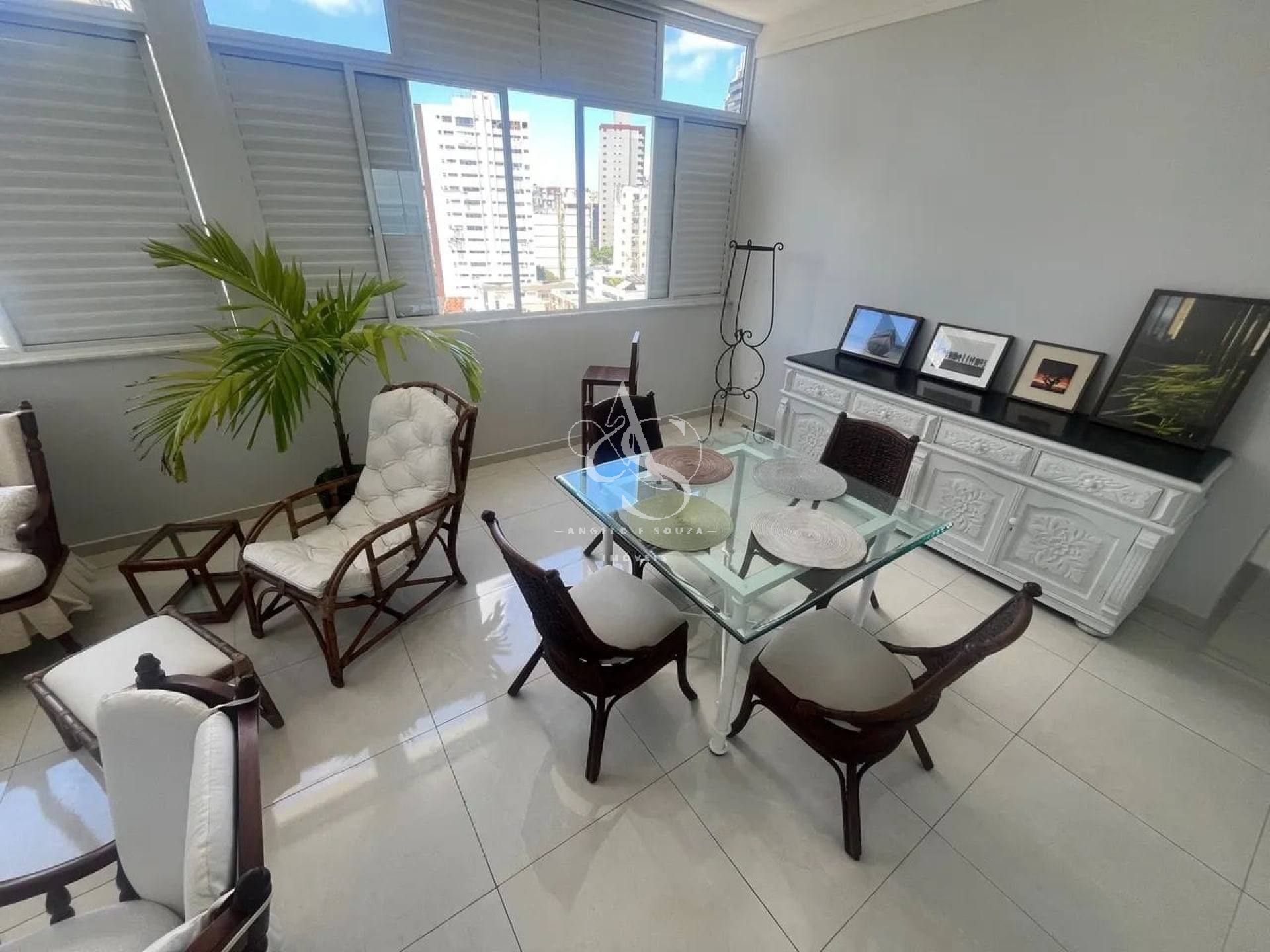 Apartamento Para Alugar com 3 quartos 1 suítes no bairro GRAÇA em Salvador