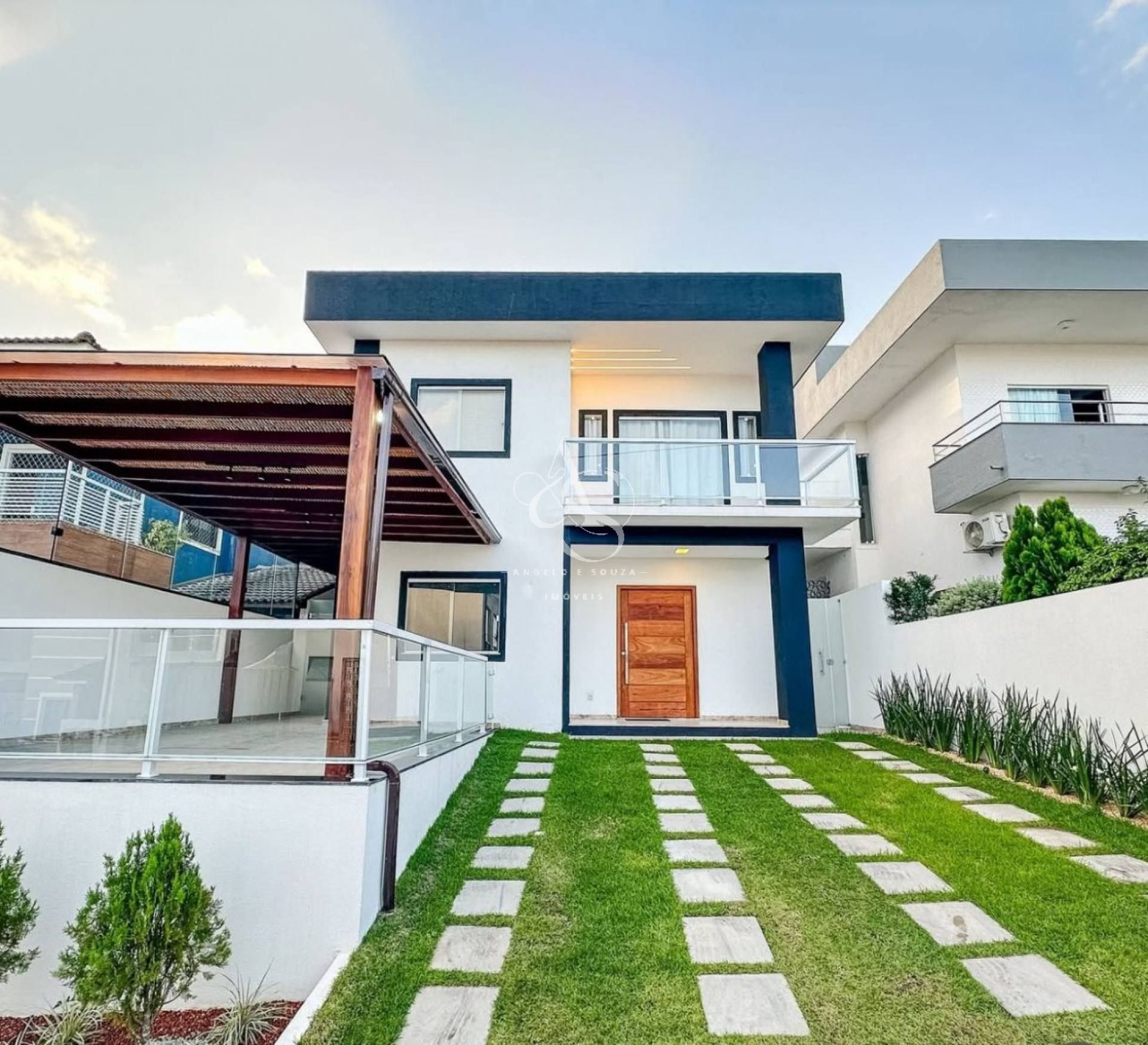 Casa Semi Mobiliada á venda em Lauro de Freitas